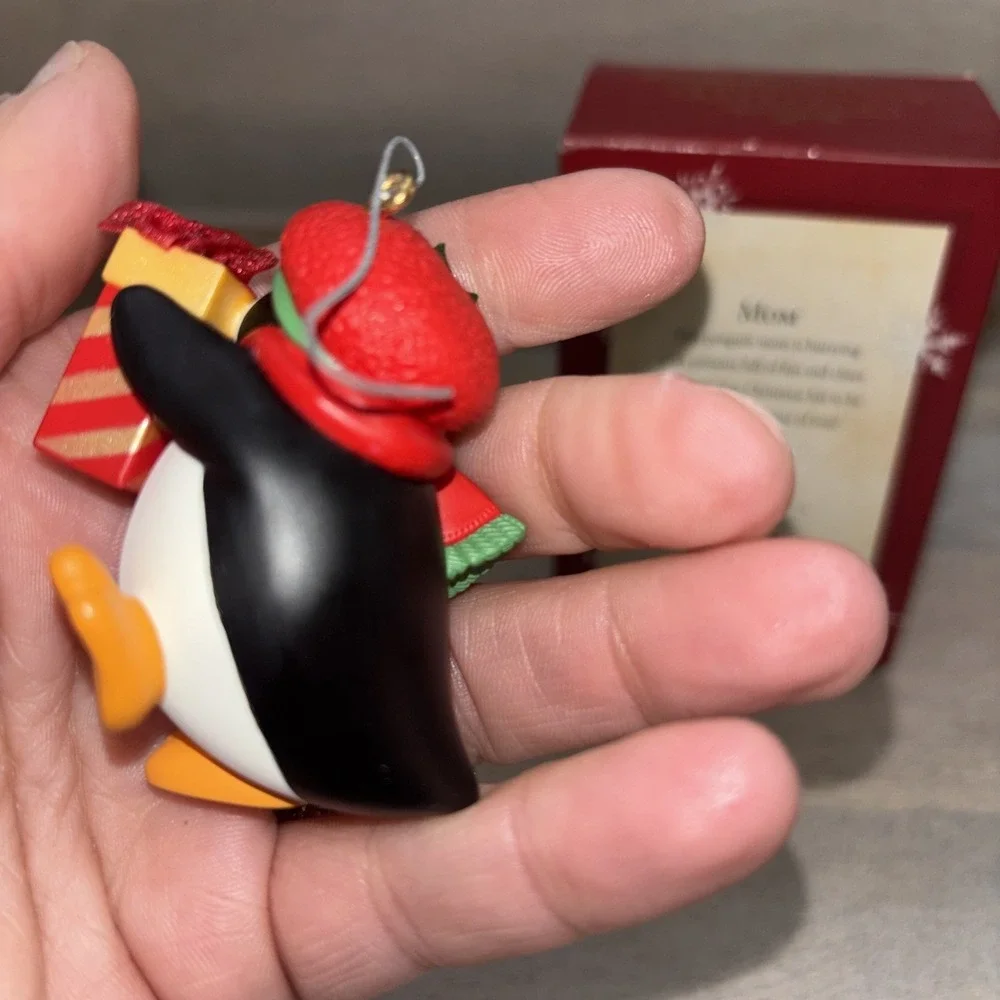 Hallmark‎ Ornament 2003 Mom Penguin Christmas Package Keepsake